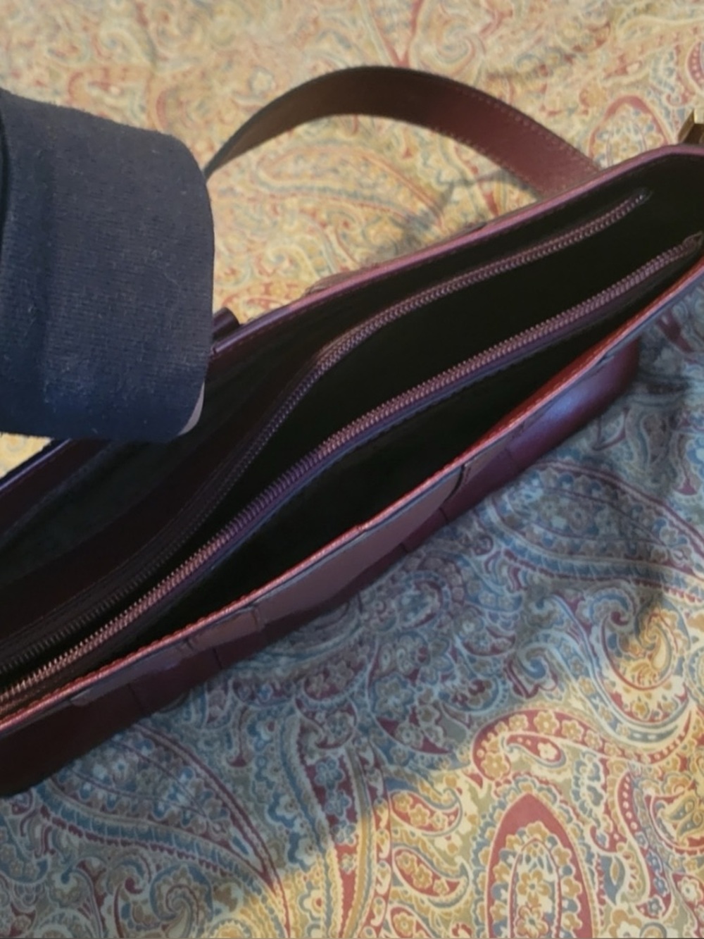 Etienne Aigner Vienna Oxblood Leather Shoulder Bag Vintage Gold Hardware - Picture 3 of 16